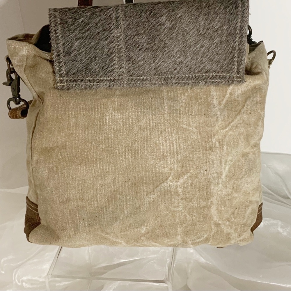 Myra Bag FACTUAL MESSENGER BAG! - Picture 2 of 5